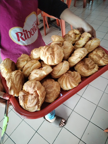 Opinii despre Kedai Roti Gold Crown 金冠面包中西饼店 în Sandakan - Gastronomi dan perhotelan