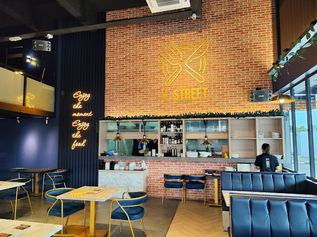 X.Street Cafe & Dine - Gastronomi dan perhotelan