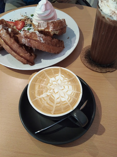 Tiny Elephant - Soft Serve & Coffee - Gastronomi dan perhotelan