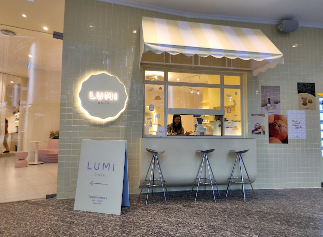 LUMI Cafe - Gastronomi dan perhotelan