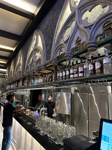 Corner 61 - Gastronomi dan perhotelan