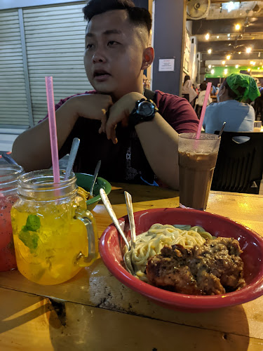 Opinii despre Grill Patio Menggatal Plaza în Kota Kinabalu - Gastronomi dan perhotelan