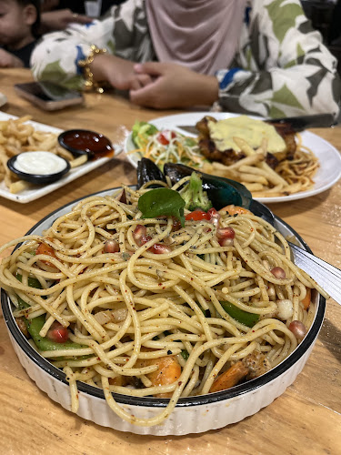 Salaza & Sons Bike Cafe - Gastronomi dan perhotelan