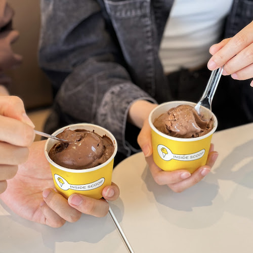 Inside Scoop AEON Mall Bukit Indah