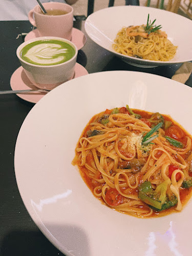 The Gather Yard - Gastronomi dan perhotelan