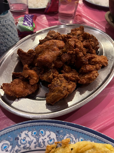 Restoran 77 (famous curry fish head) - George Town