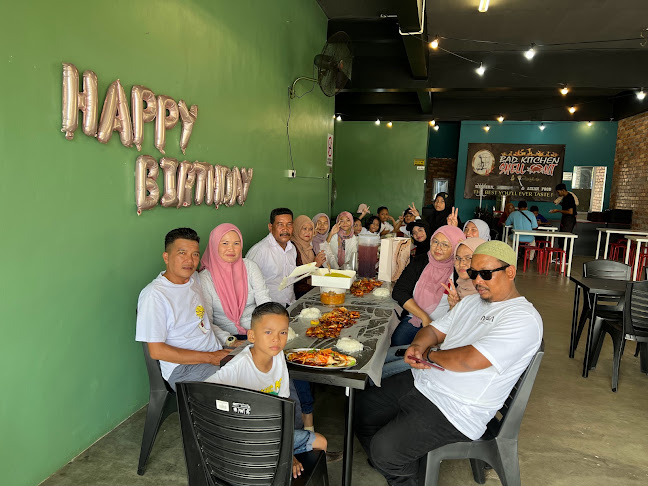 Bad Kitchen Shellout Restaurant - Gastronomi dan perhotelan