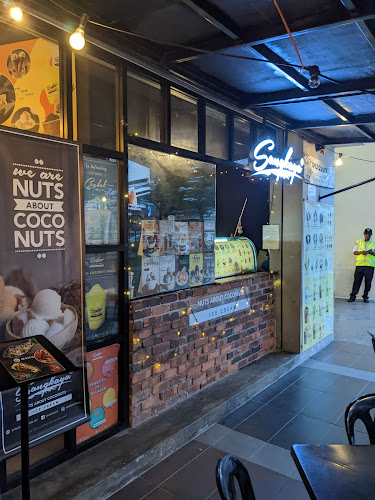 Sangkaya, Bukit Jelutong - Gastronomi dan perhotelan