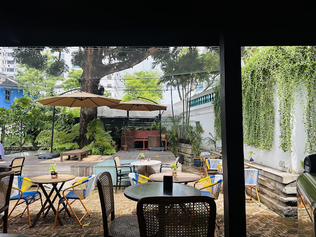 Mangga at the Blue Mansion - Gastronomi dan perhotelan