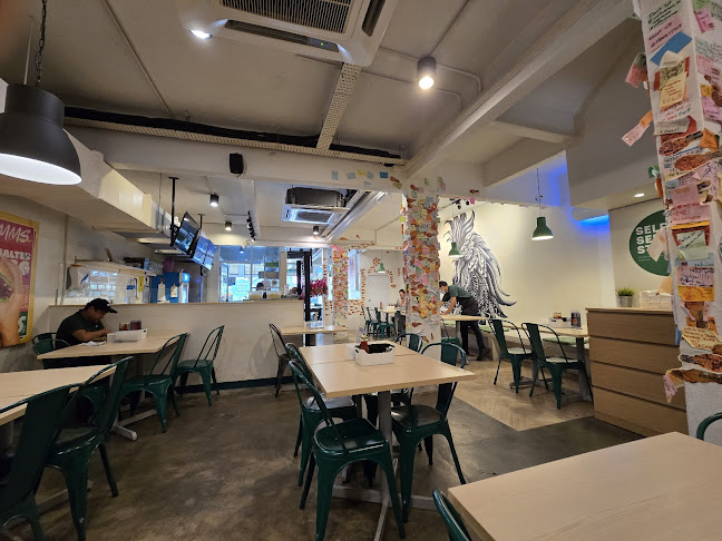 Opinii despre Nomms Pressure Fried Chicken în Subang Jaya - Gastronomi dan perhotelan