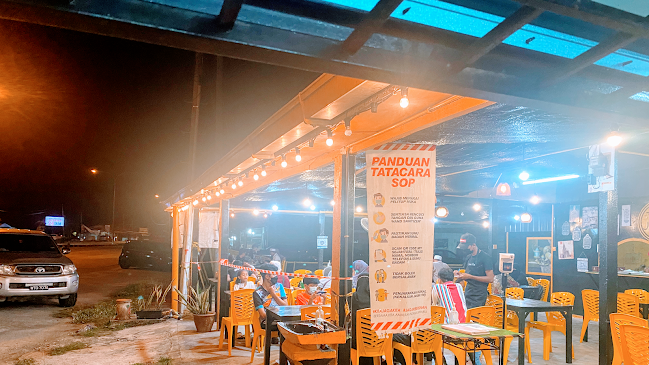 Kedai Makan Tepi Jalan - Gastronomi dan perhotelan