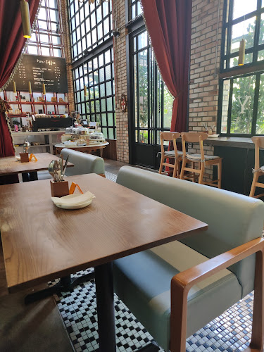 Comentarii opinii despre Tapestry | Chow Kit