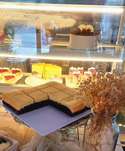 Accompli Abi Homemade cakes