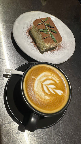 Higher Ground - Gastronomi dan perhotelan