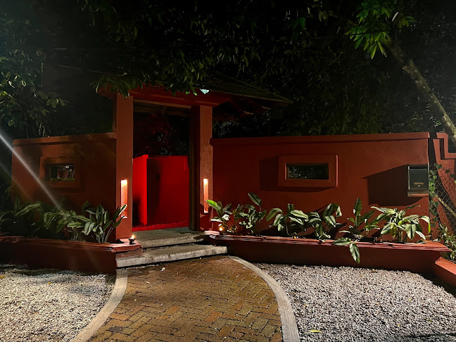 Tamarind Springs - Gastronomi dan perhotelan