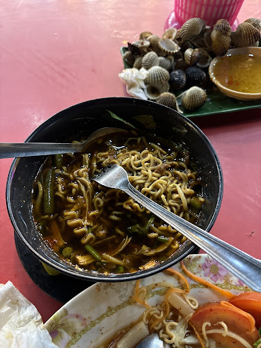 FINA MEE CELUP (SYAFIRA SEAFOOD)