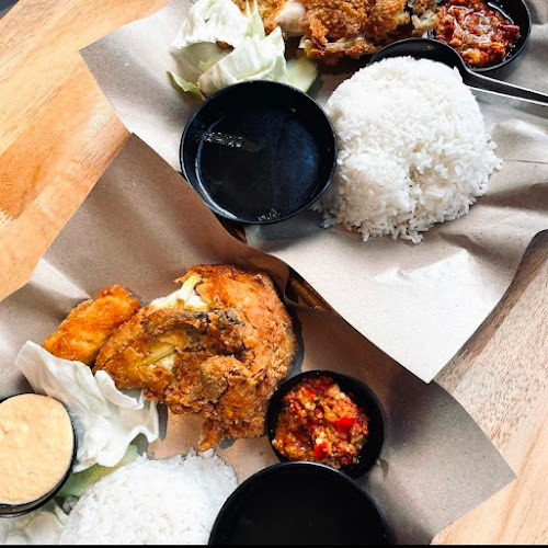 warong geprek kampung baru - Gastronomi dan perhotelan