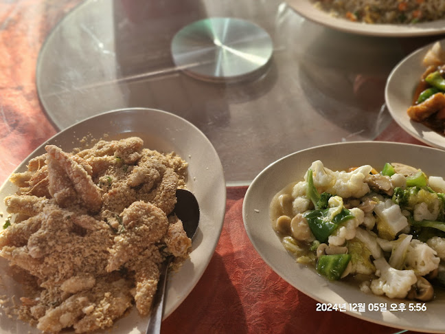 Opinii despre Qun Hua Kuala Selangor Seafood Restaurant în Kuala Selangor - Gastronomi dan perhotelan