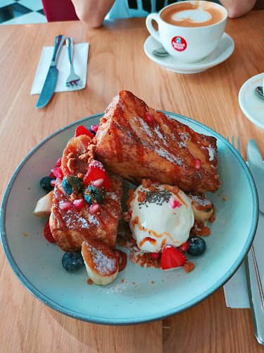 Frenche Roast Cafe (Molek) - Gastronomi dan perhotelan