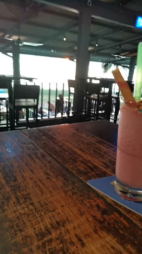 Opinii despre La Playa, Bar & Restaurant în Port Dickson - Gastronomi dan perhotelan