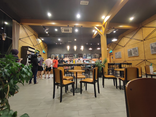 Starbucks Tin Village, Kampar