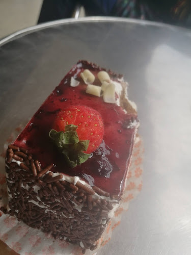 Maxim's Cake House & Bakery - Gastronomi dan perhotelan