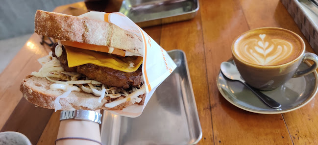 100 houz coffee & breakfast