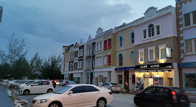 Cafe Alice - Gastronomi dan perhotelan