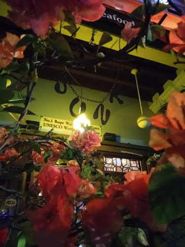 Junk Cafe - Gastronomi dan perhotelan