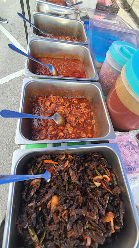 Opinii despre nasi lemak berlauk (depan 99 speedmart) în Seri Manjung - Gastronomi dan perhotelan