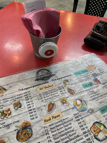 Kopee Paste Cafe - Gastronomi dan perhotelan