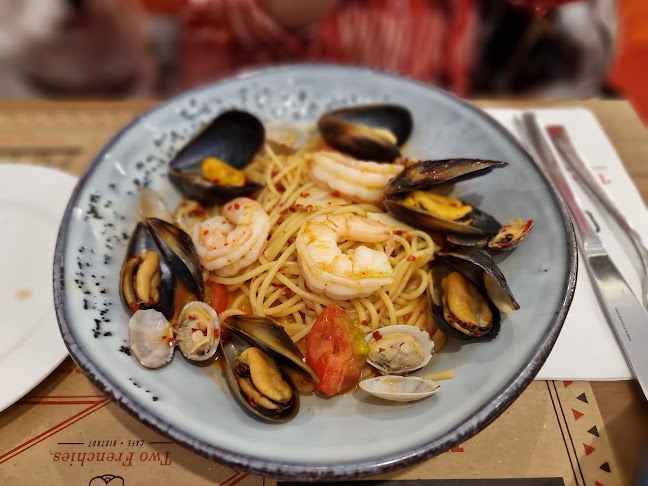 Kafe Bistro Two Frenchies