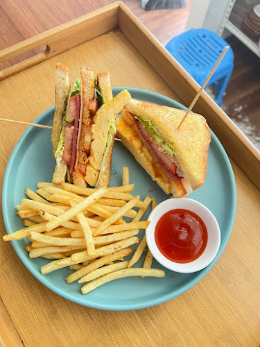 SEGITIGA by Dunyut Munchies - Gastronomi dan perhotelan