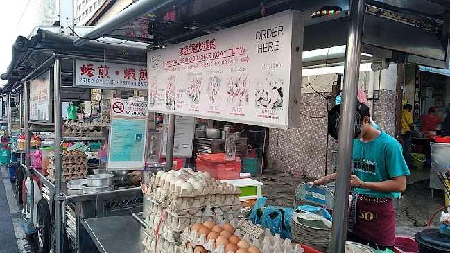 CHONG Charcoal Seafood Char Kuey Teow 炭烧海鲜炒粿条