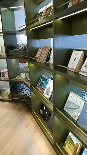 Makarios Book Café - Gastronomi dan perhotelan