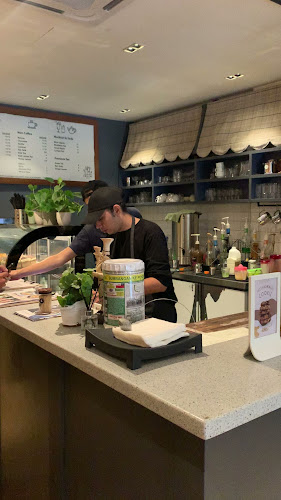 Emilyns & Cafe - Gastronomi dan perhotelan