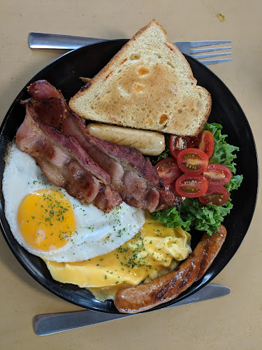 The Shark - Gastronomi dan perhotelan