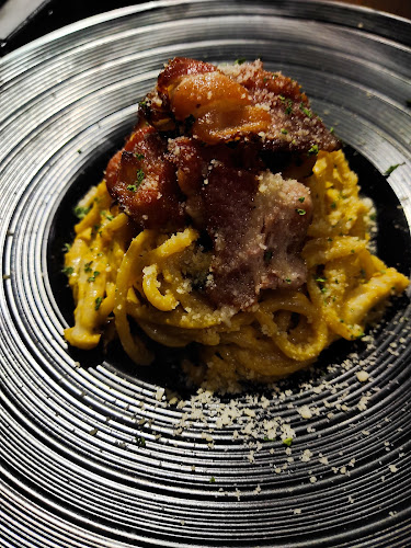 Opinii despre London Cafe & Bistro în Sibu - Gastronomi dan perhotelan