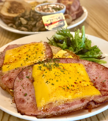 Breda Cafe - Gastronomi dan perhotelan