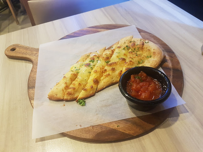 Pizza Hut - Gastronomi dan perhotelan