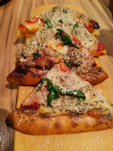 Comentarii opinii despre Luretta D.O.P. Italian Deli at Lot 10