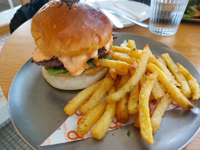 RaRa Coffee Bandar Utama - Gastronomi dan perhotelan