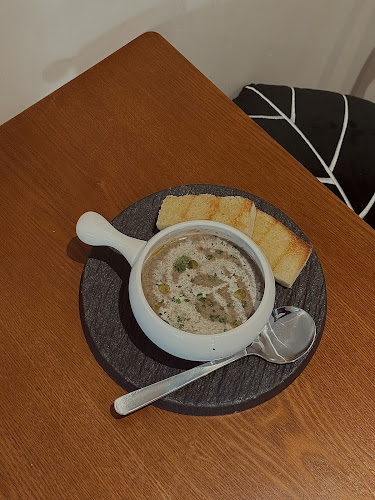 The Palm Cafe & Bistro - Gastronomi dan perhotelan