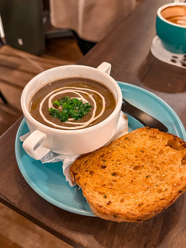 Fiftig Seofon - Gastronomi dan perhotelan