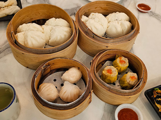 Madam Kok x Mama Thai - Gastronomi dan perhotelan