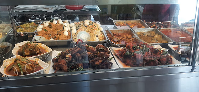 RESTORAN KARI KEPALA IKAN DEEN - Gastronomi dan perhotelan