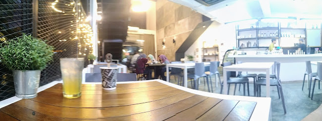 Dos Cafe - Gastronomi dan perhotelan