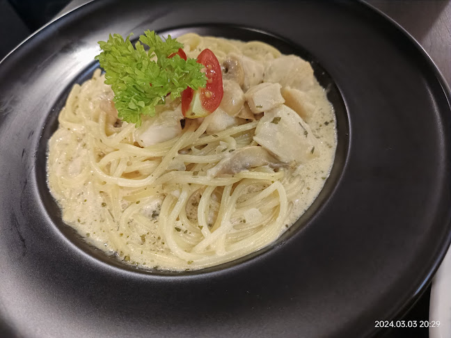 Ausemist Coffee Cafe - Gastronomi dan perhotelan