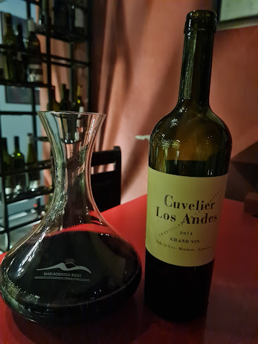 Opinii despre Bottle Haus în Kota Kinabalu - Gastronomi dan perhotelan