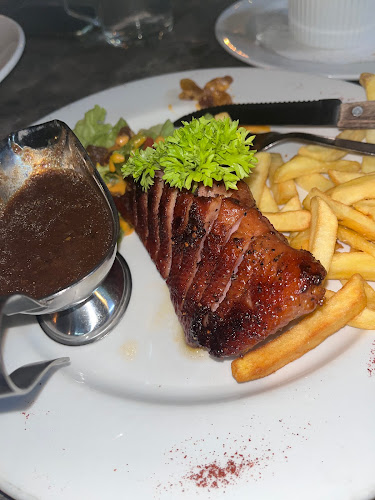 Opinii despre The Cave Restaurant în Johor Bahru - Gastronomi dan perhotelan